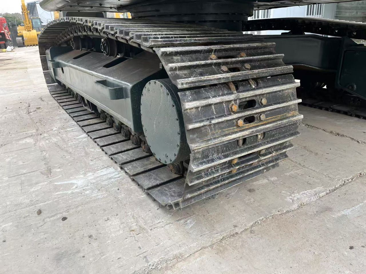 2024 Hyundai R220LC-9S crawler excavator track assembly view 2024 Hyundai R220LC-9S crawler excavator track assembly view