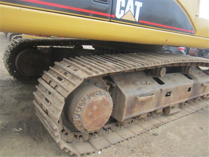 2017 Caterpillar 330C crawler excavator undercarriage view