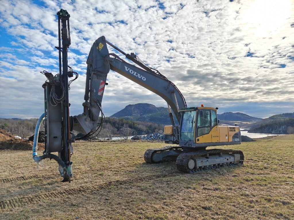 2007 Volvo EC210CL crawler excavator with drilling attachment, side view