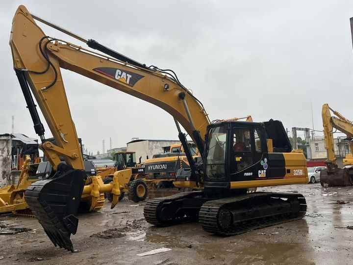 2020 Caterpillar 325BL crawler excavator, side profile view