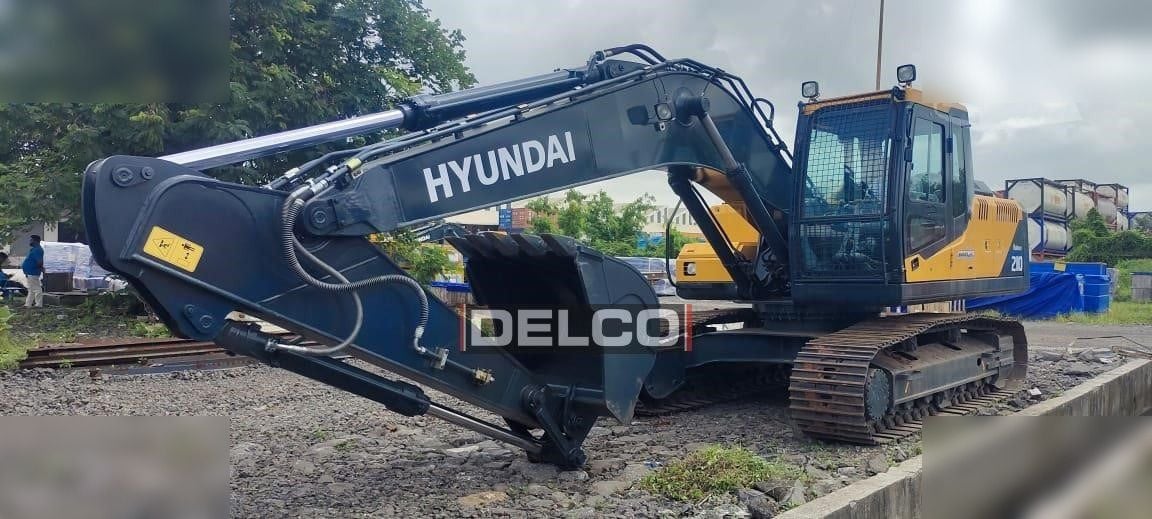 2026 Hyundai R210LC-9 crawler excavator, side view