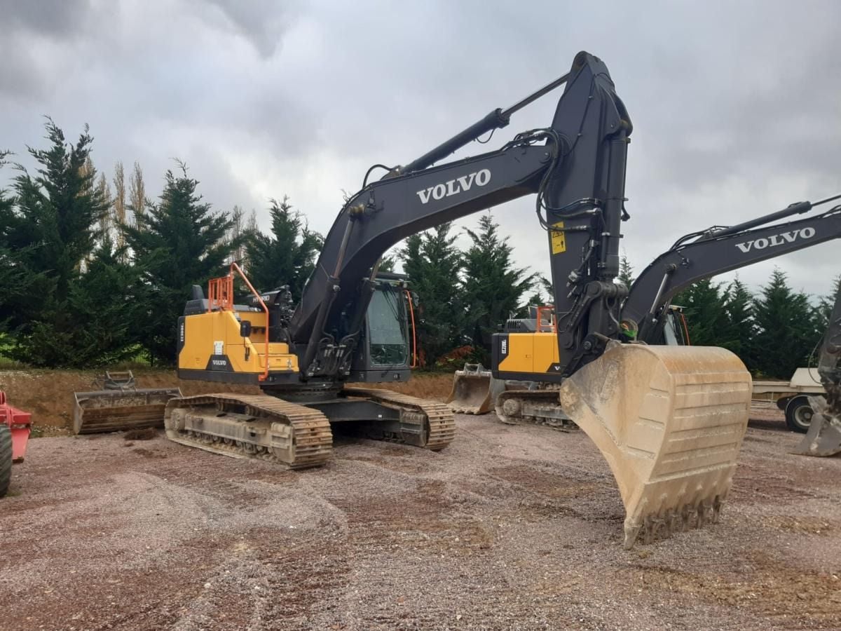 2020 Volvo EC300EL crawler excavator, front three-quarter view