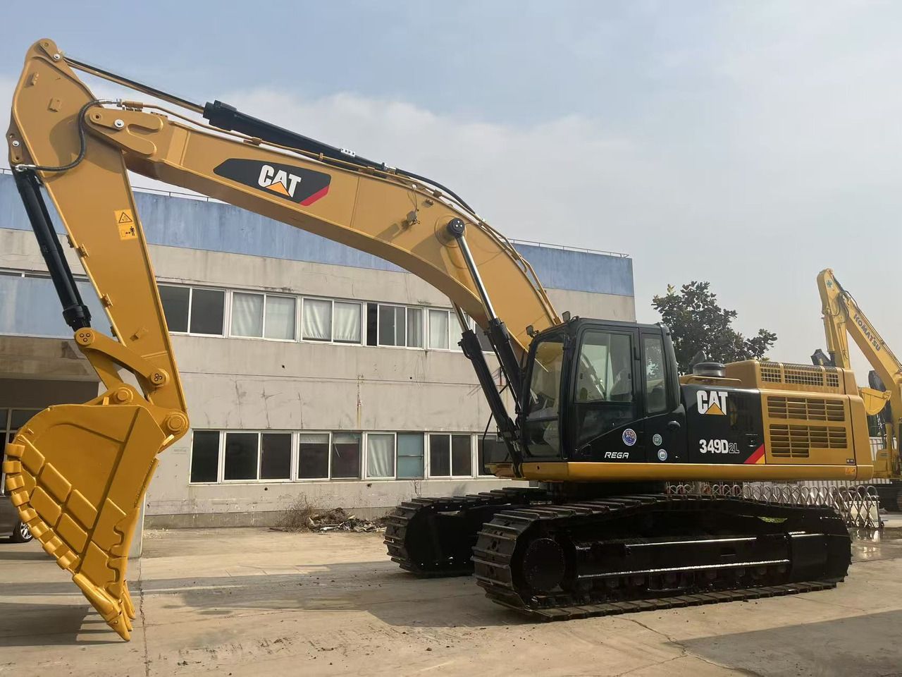 2022 Caterpillar 349D2L crawler excavator, side profile view 2022 Caterpillar 349D2L crawler excavator, side profile view