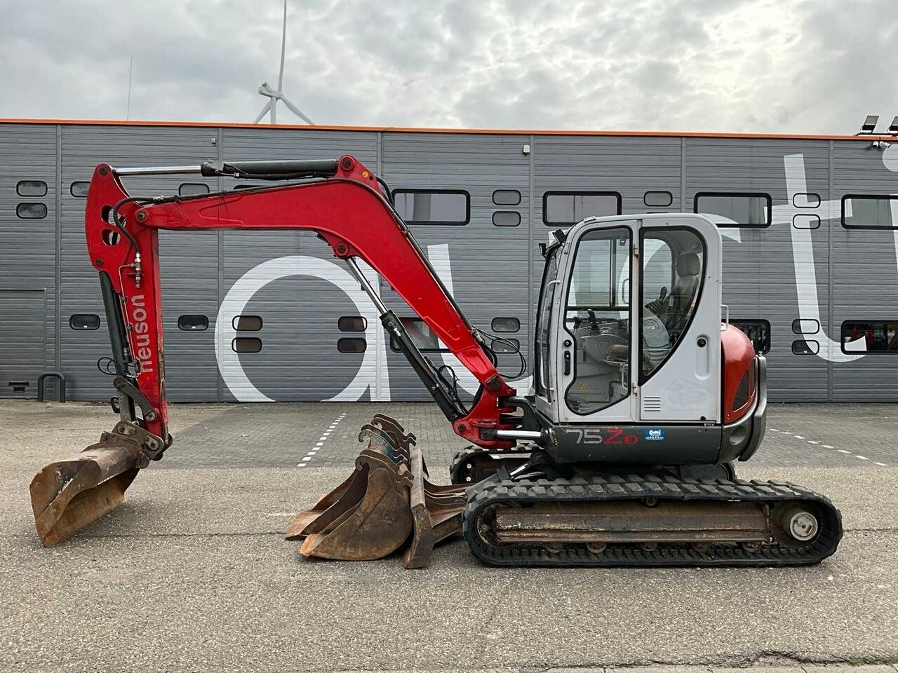 2005 Wacker Neuson 75Z3 crawler excavator, side view