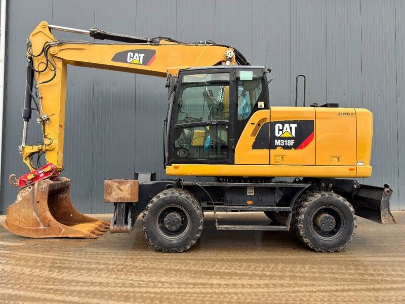 2015 Caterpillar M318F wheel excavator side view