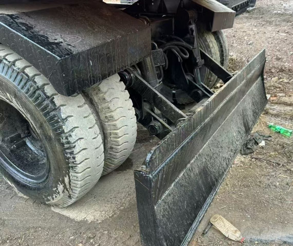 2022 Doosan DX150W wheel excavator rear blade view 2022 Doosan DX150W wheel excavator rear blade view