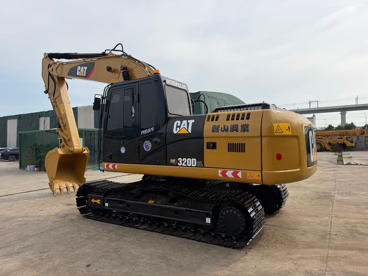 2020 Caterpillar 320D2L гусеничний екскаватор, вигляд збоку