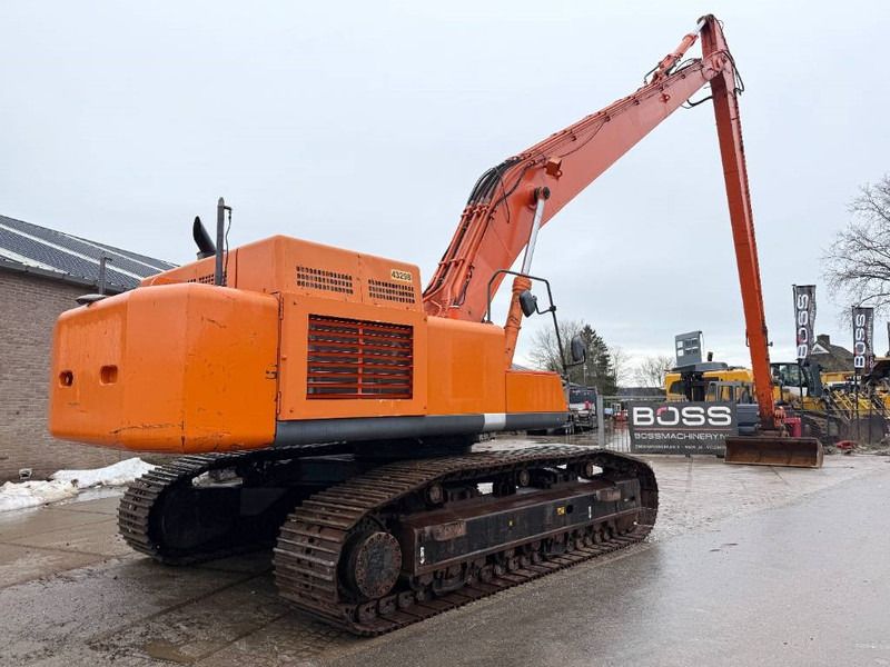 2010 Hitachi ZX470LCH-3 excavator, rear three-quarter view 2010 Hitachi ZX470LCH-3 excavator, rear three-quarter view