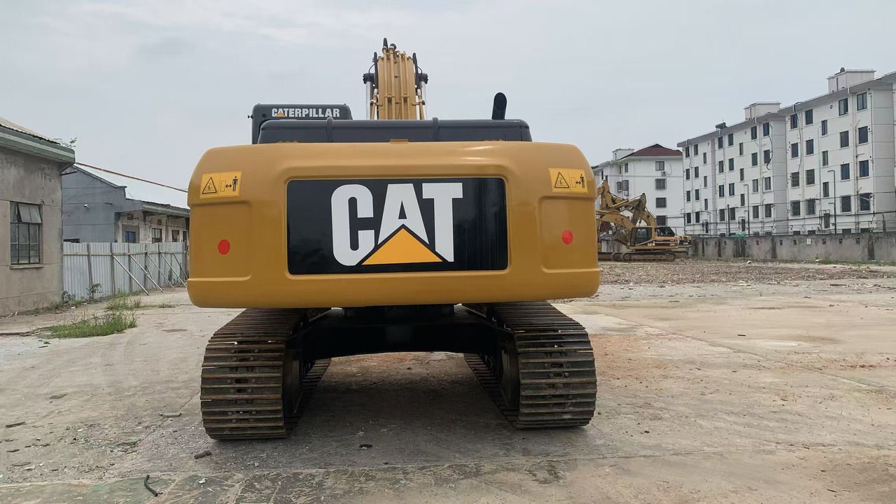 2023 Caterpillar 330D2L crawler excavator rear view 2023 Caterpillar 330D2L crawler excavator rear view
