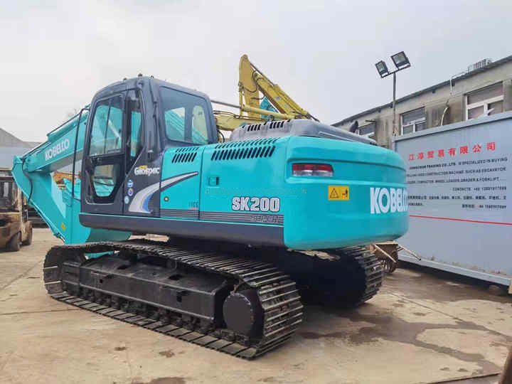 2019 Kobelco SK200-8 crawler excavator, rear three-quarter view 2019 Kobelco SK200-8 crawler excavator, rear three-quarter view