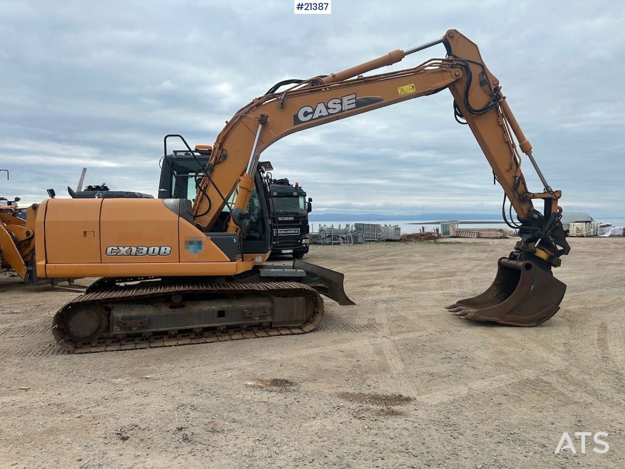 2011 CASE CX130B excavator, side view 2011 CASE CX130B excavator, side view
