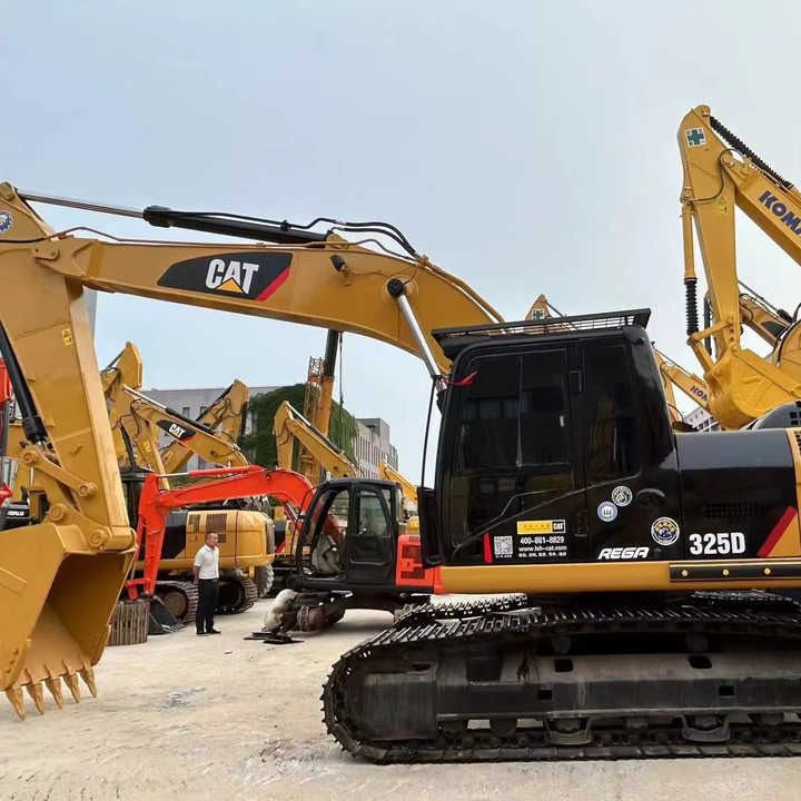 2016 Caterpillar 325D crawler excavator side view