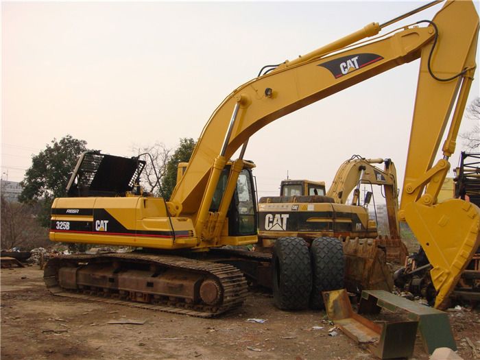 2007 Caterpillar 325B crawler excavator side view