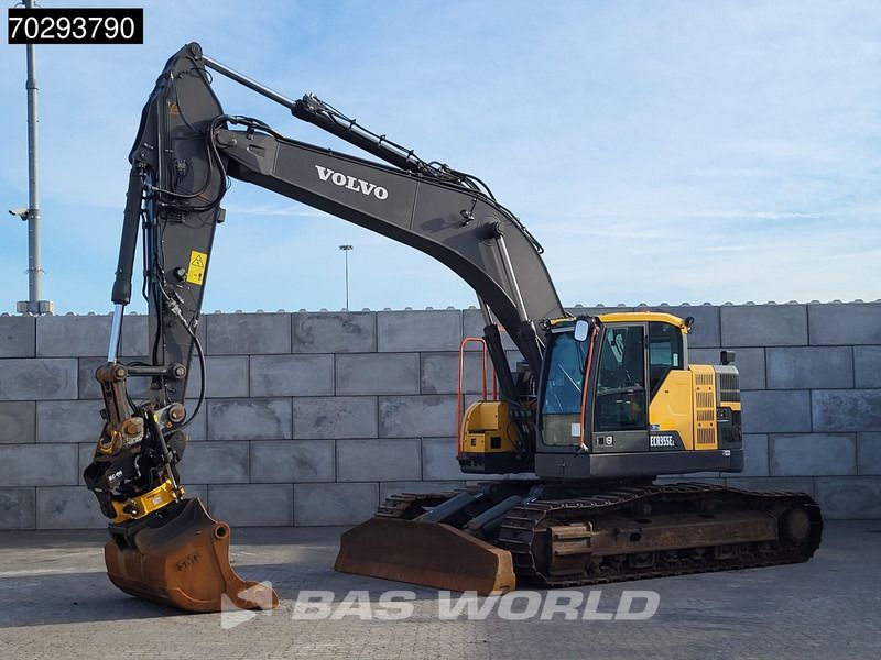 2018 Volvo ECR355E crawler excavator side view 2018 Volvo ECR355E crawler excavator side view