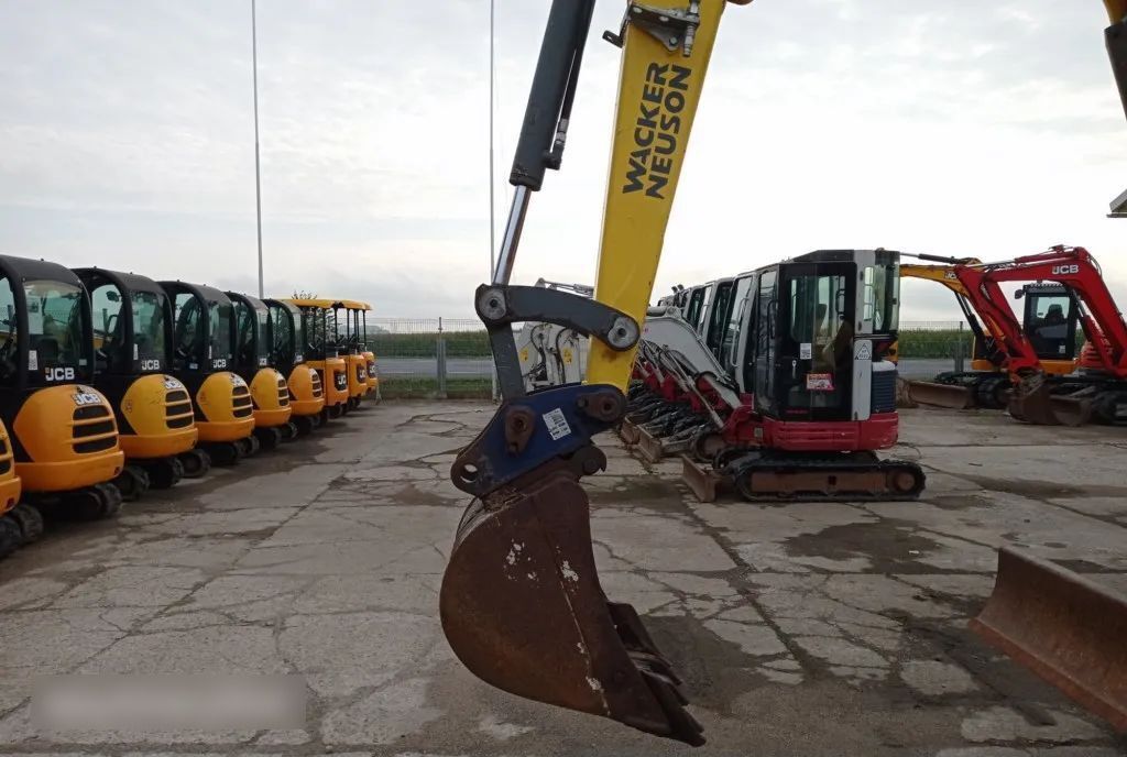 2015 Wacker Neuson 50Z3 mini excavator boom and bucket detail 2015 Wacker Neuson 50Z3 mini excavator boom and bucket detail