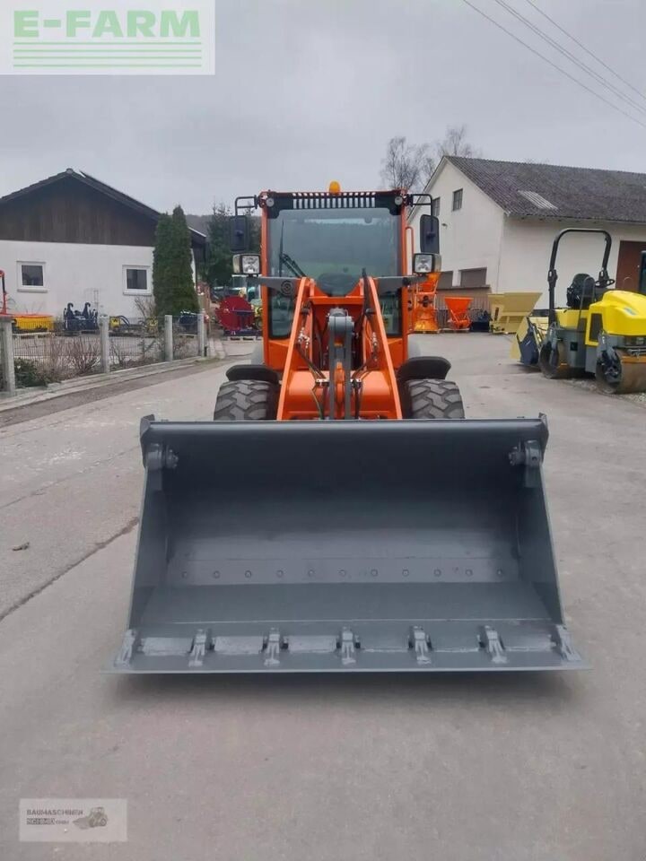 2015 Liebherr 508 wheel loader, front view 2015 Liebherr 508 wheel loader, front view