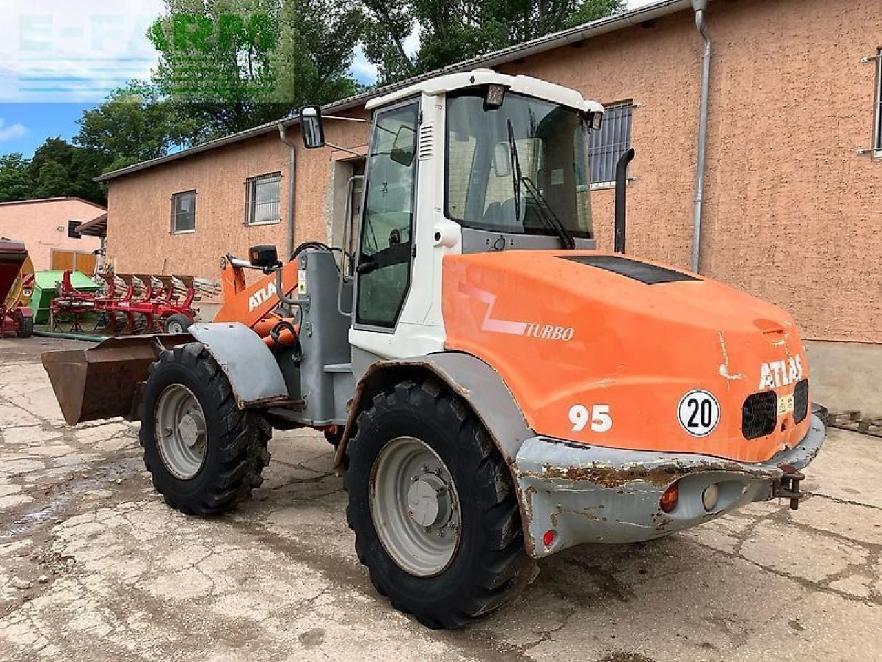 2009 Atlas AR 95 wheel loader, side view