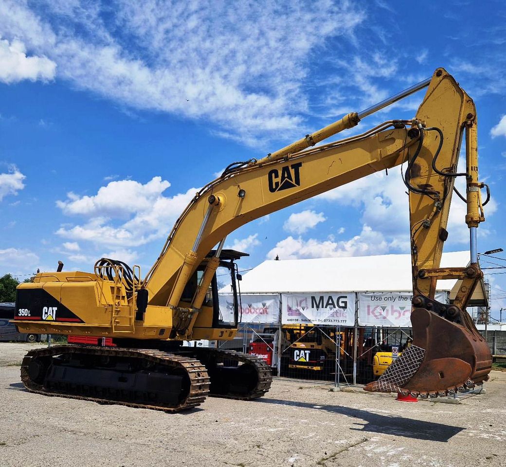 1995 Caterpillar 350L crawler excavator, side profile view