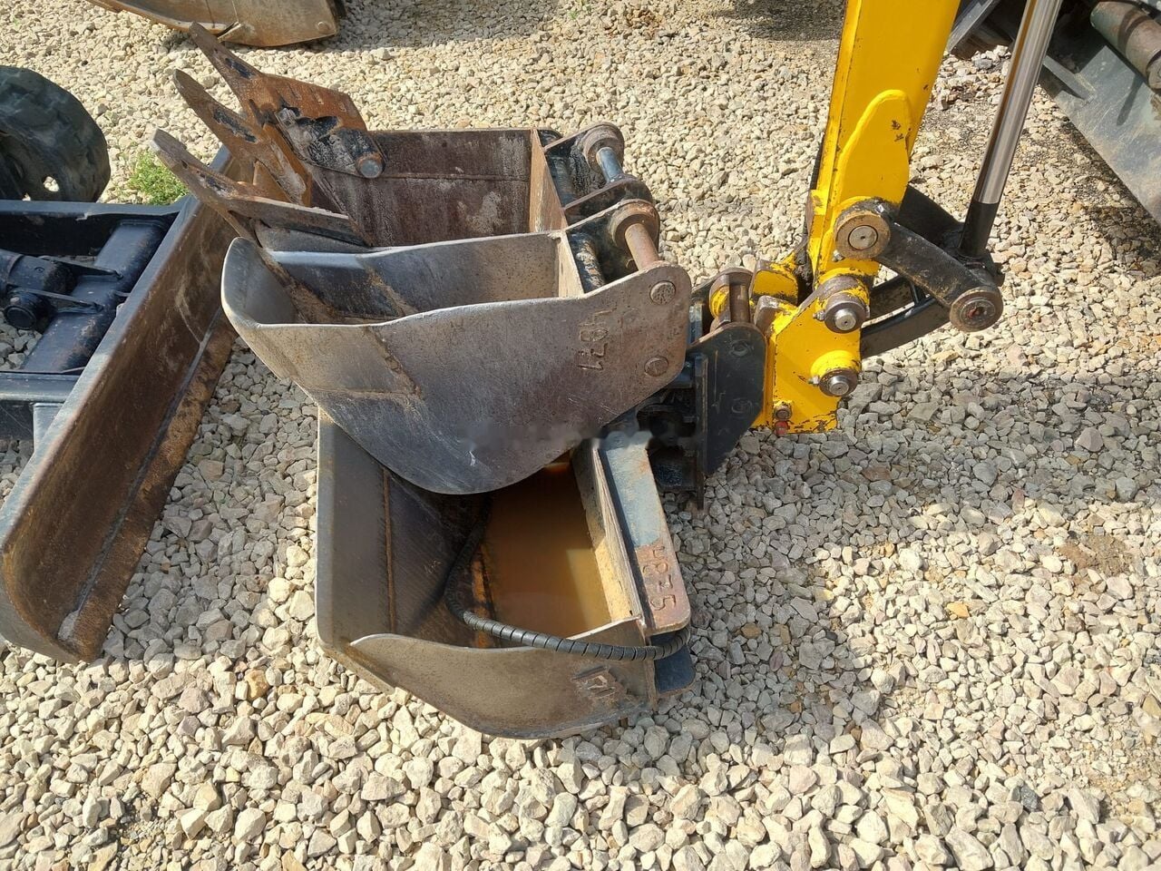 2022 JCB 19C Mini Excavator bucket attachment detail