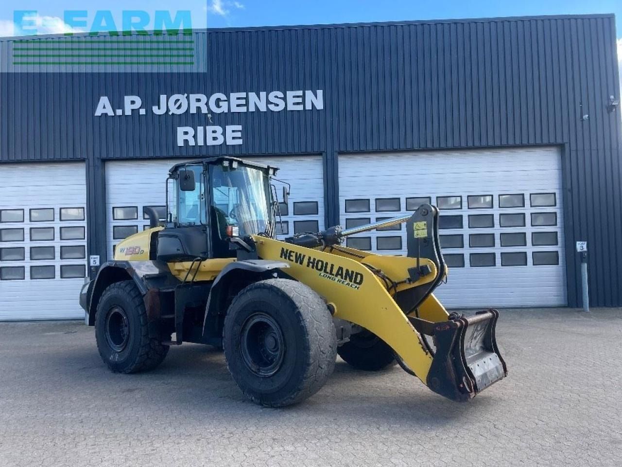 2018 New Holland W190D Long Reach wheel loader, side view 2018 New Holland W190D Long Reach wheel loader, side view
