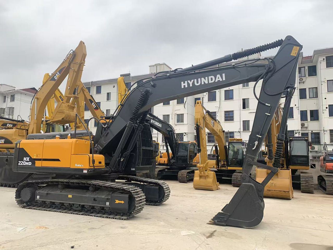 2024 Hyundai HX220HD crawler excavator side view