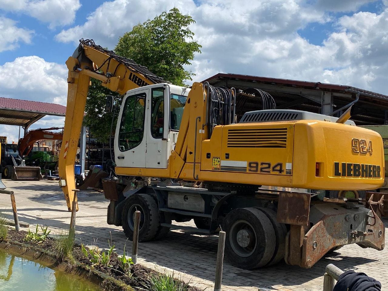 2008 Liebherr A924C LIT wheel excavator, side view
