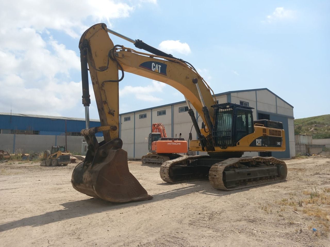 2007 Caterpillar 345C crawler excavator, side profile view