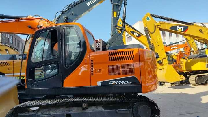 2022 Doosan DX140LC crawler excavator side view 2022 Doosan DX140LC crawler excavator side view