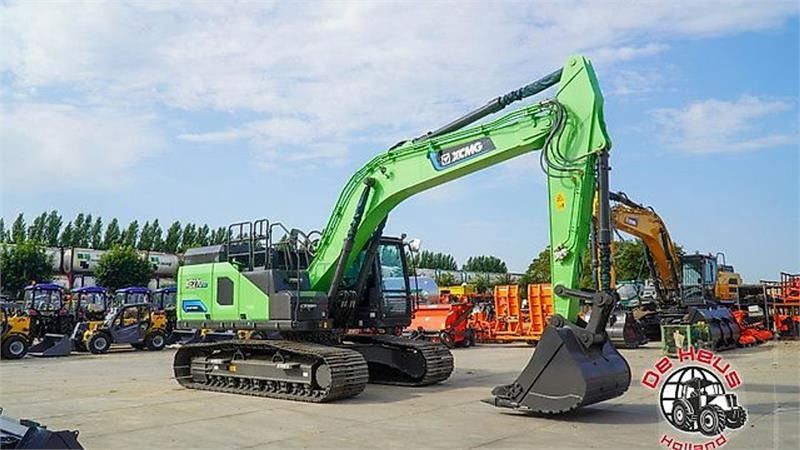 2026 XCMG XE270-EV crawler excavator side view