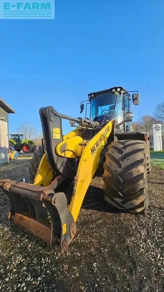 2020 New Holland W170D LONG REACH wheel loader, front three-quarter view 2020 New Holland W170D LONG REACH wheel loader, front three-quarter view