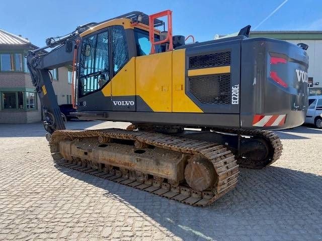 2020 Volvo EC220EL crawler excavator, side view
