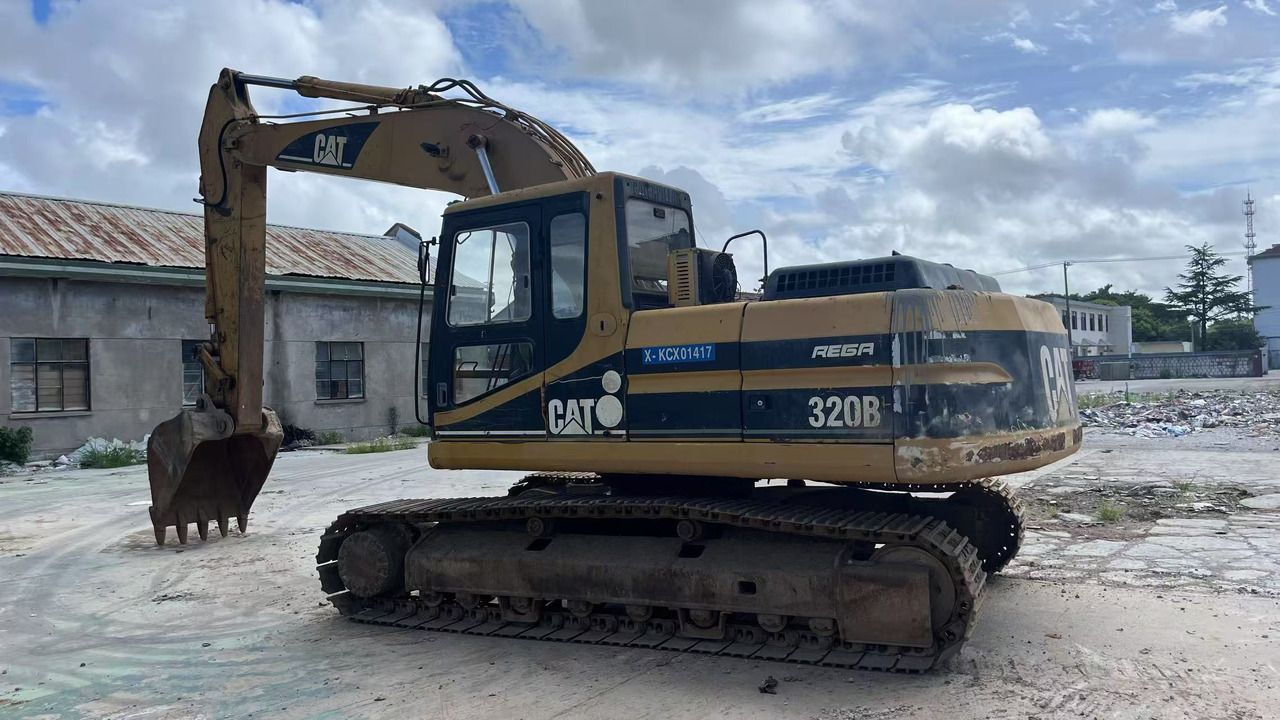 2020 Caterpillar 320B crawler excavator side view