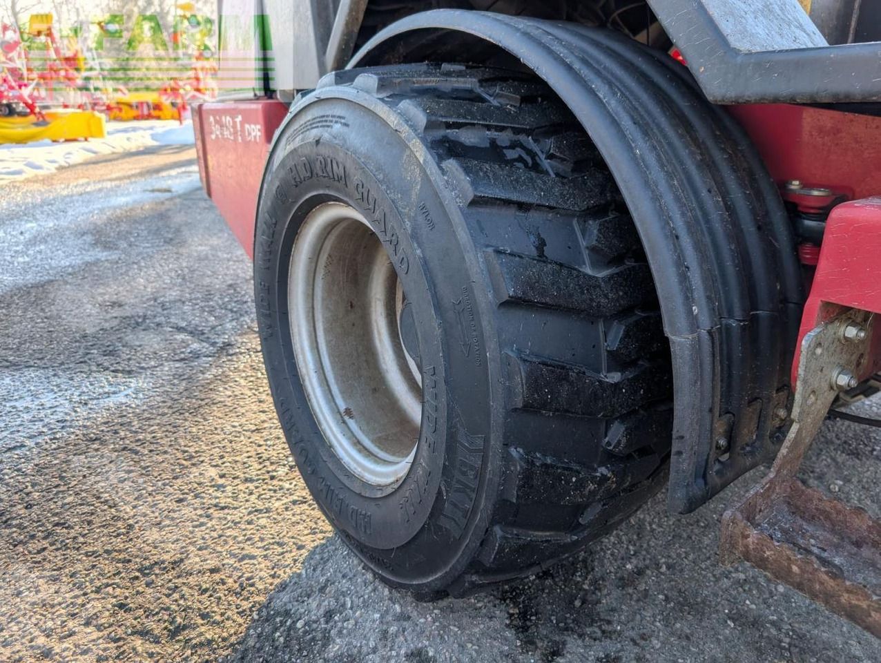 2020 Thaler 3448 T wheel and fender detail