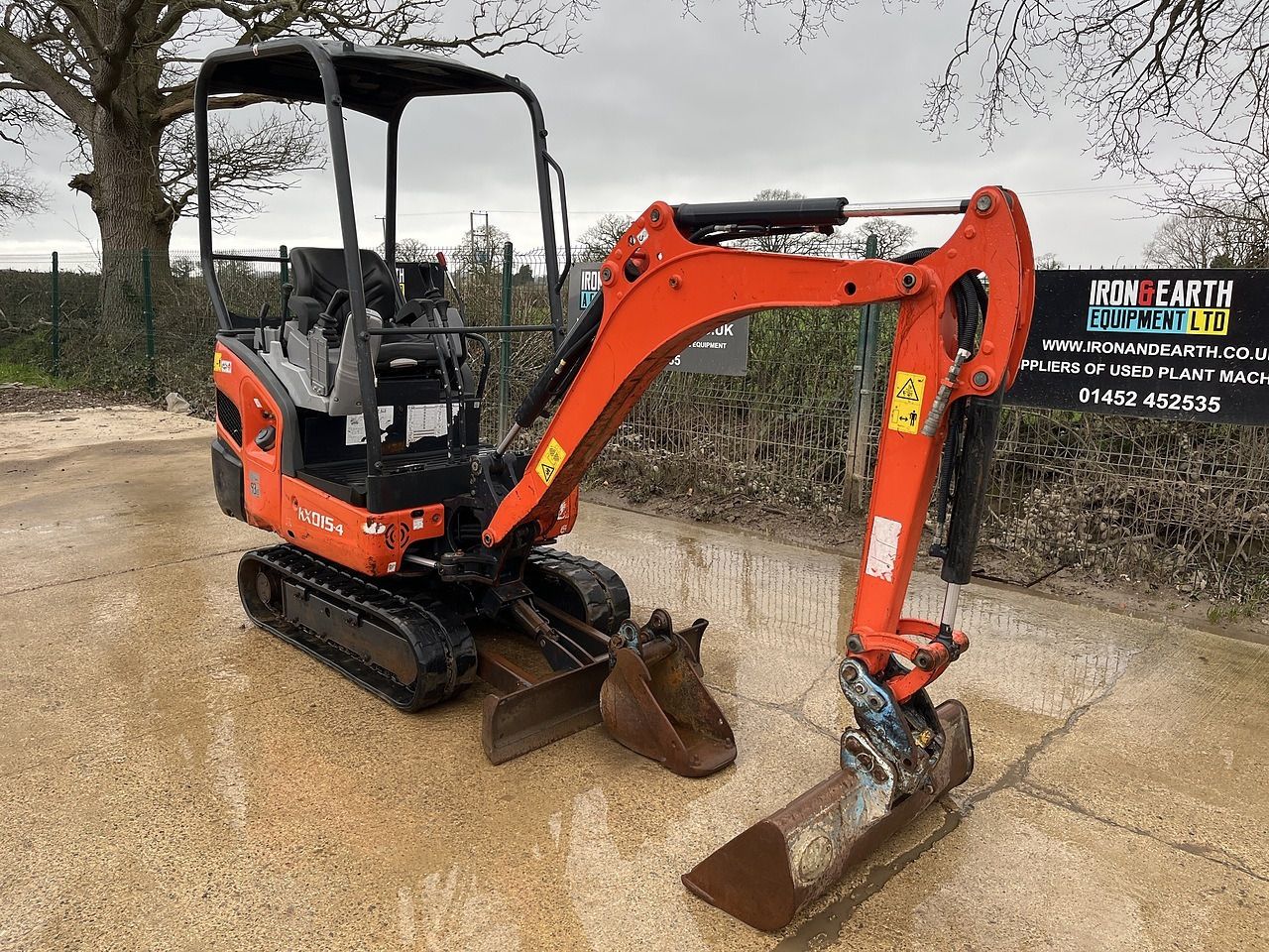 2021 Kubota KX015-4 mini excavator, front three-quarter view