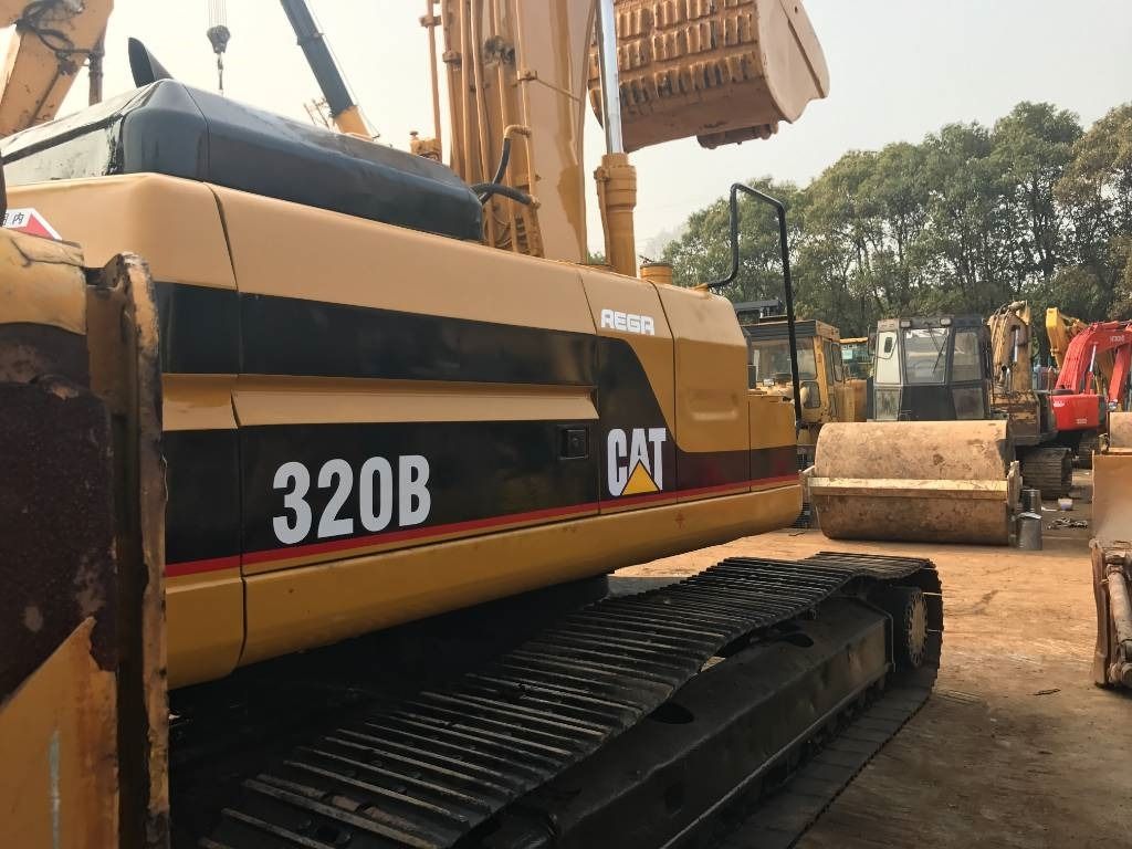 2023 Caterpillar 320B crawler excavator side view
