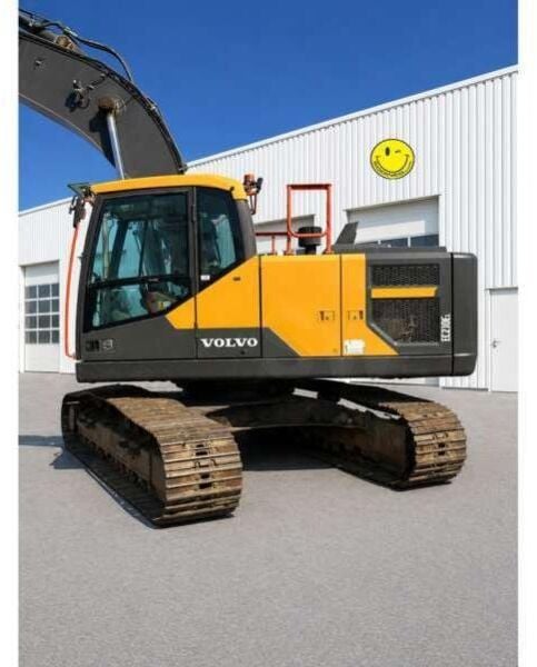 2021 Volvo EC220EL crawler excavator side view