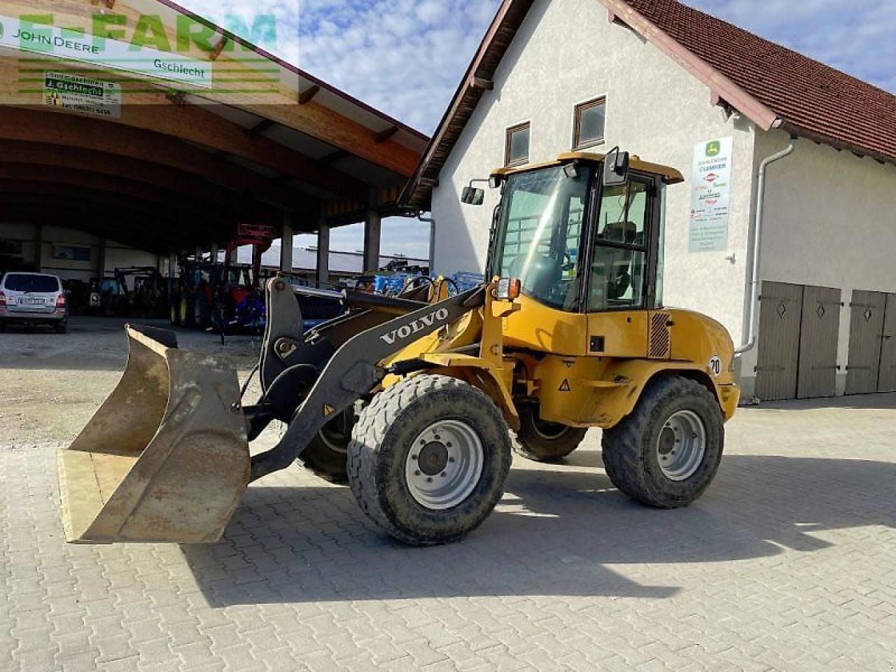 2009 Volvo L30B wheel loader, front three-quarter view 2009 Volvo L30B wheel loader, front three-quarter view