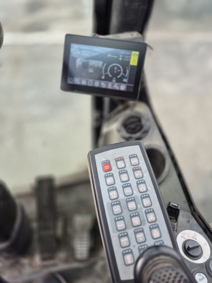 2015 Liebherr LH30 M interior cab controls