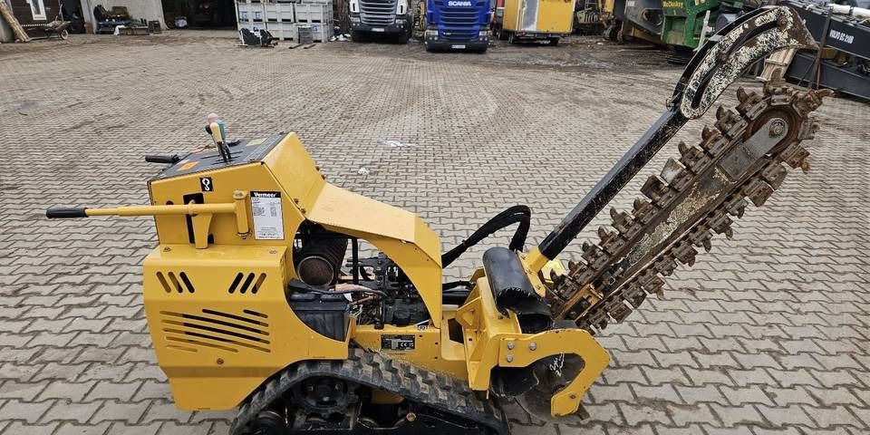 2022 Ditch Witch RTX250 crawler excavator, side view 2022 Ditch Witch RTX250 crawler excavator, side view