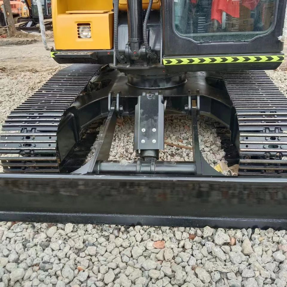 2021 Sany SY95 mini excavator front view with blade 2021 Sany SY95 mini excavator front view with blade