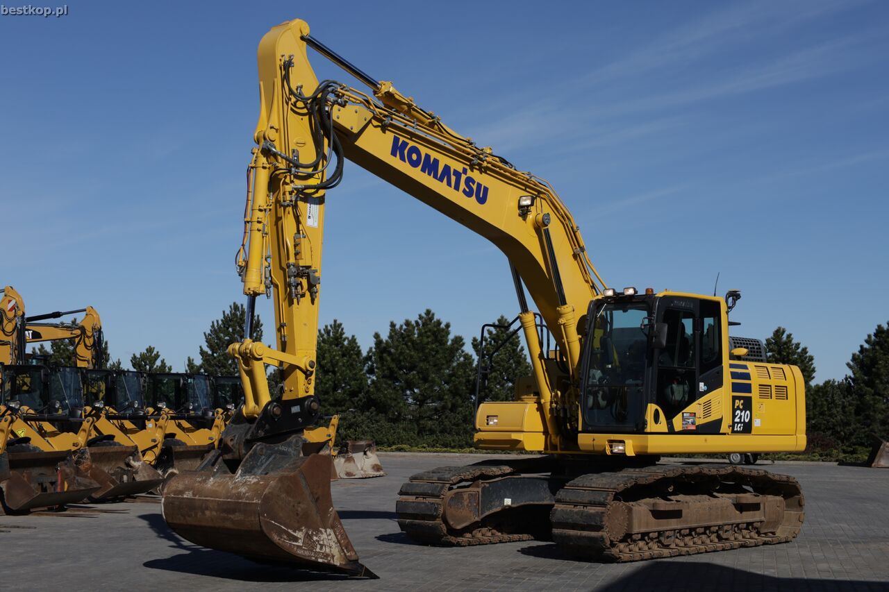 2019 Komatsu PC210LC-11 crawler excavator, side view