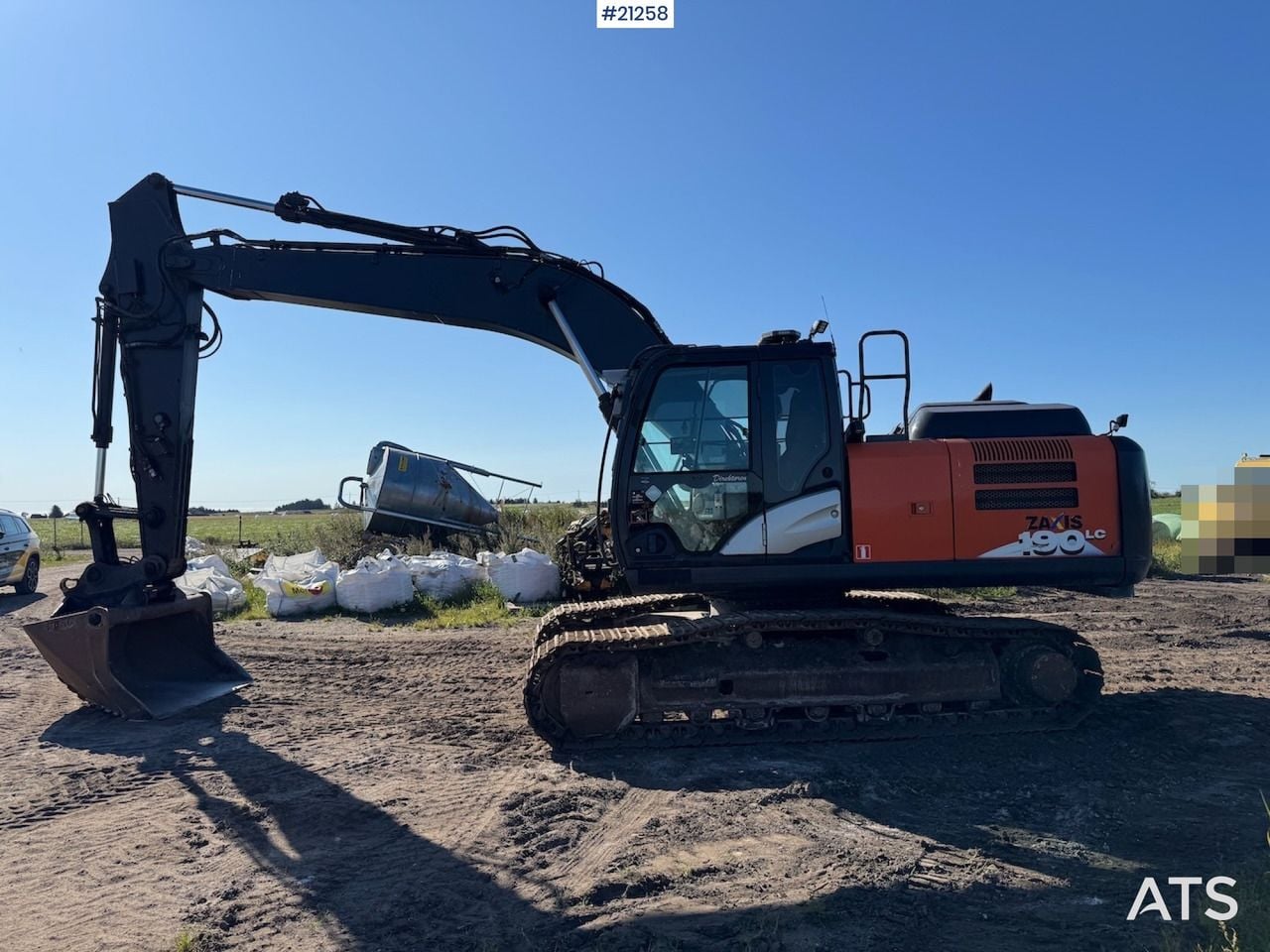 2018 Hitachi Zaxis 190 LC excavator, side view 2018 Hitachi Zaxis 190 LC excavator, side view