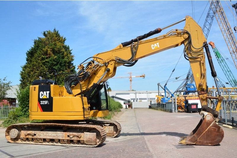 2016 Caterpillar 325FL crawler excavator, side profile view