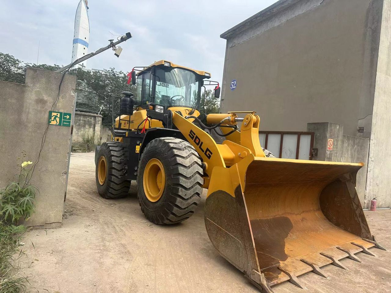 2022 SDLG LG956F wheel loader, front three-quarter view 2022 SDLG LG956F wheel loader, front three-quarter view