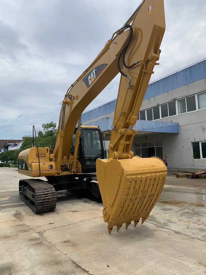 2022 Caterpillar 320CL crawler excavator, front three-quarter view