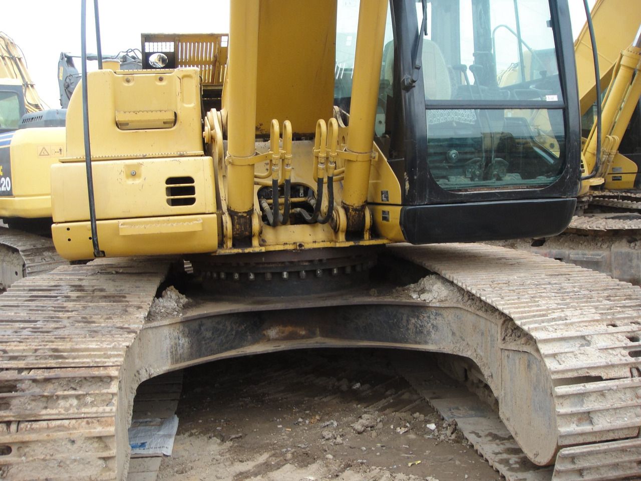 Excavator pe senile Caterpillar 320CL 2016, vedere fata-lateral