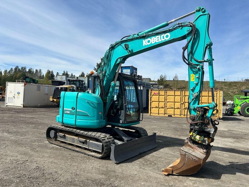 2018 Kobelco SK75SR-3E mini excavator side view 2018 Kobelco SK75SR-3E mini excavator side view