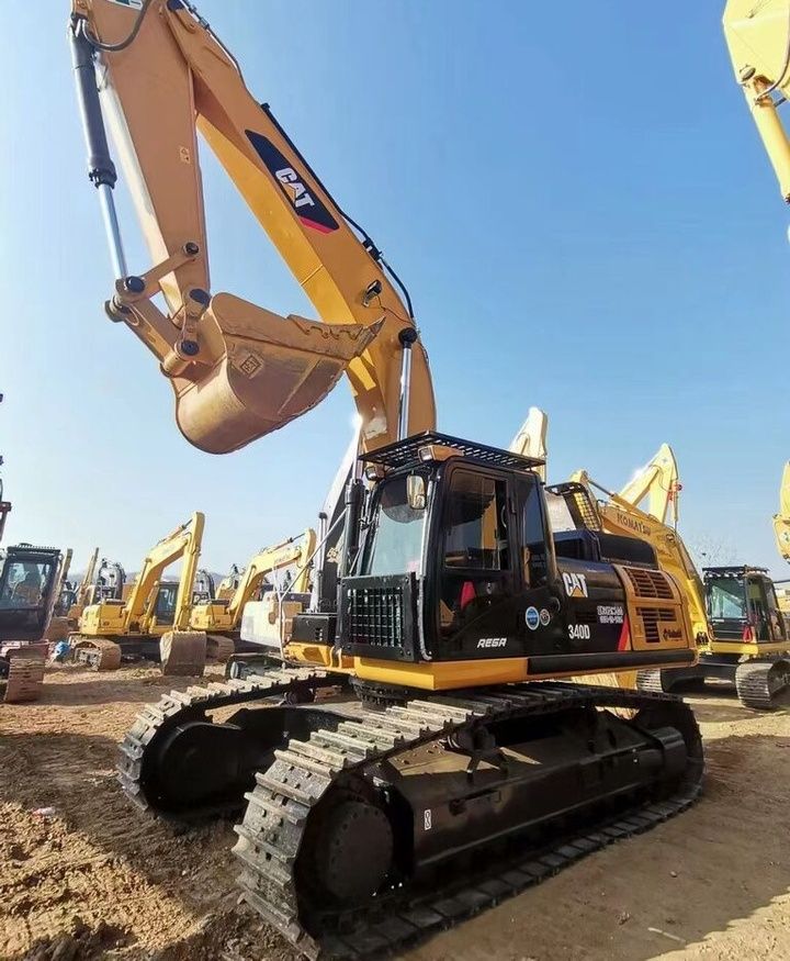 Caterpillar 340D crawler excavator, side view