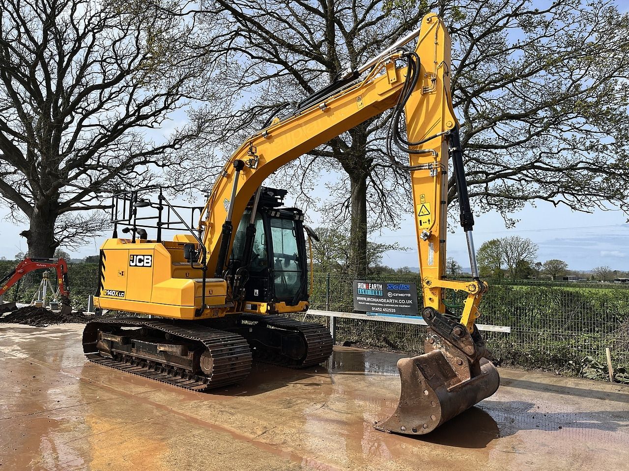 2023 JCB 140X LC crawler excavator, side view