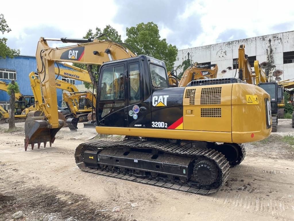 2023 Caterpillar 320D2 rupsgraafmachine, zijaanzicht
